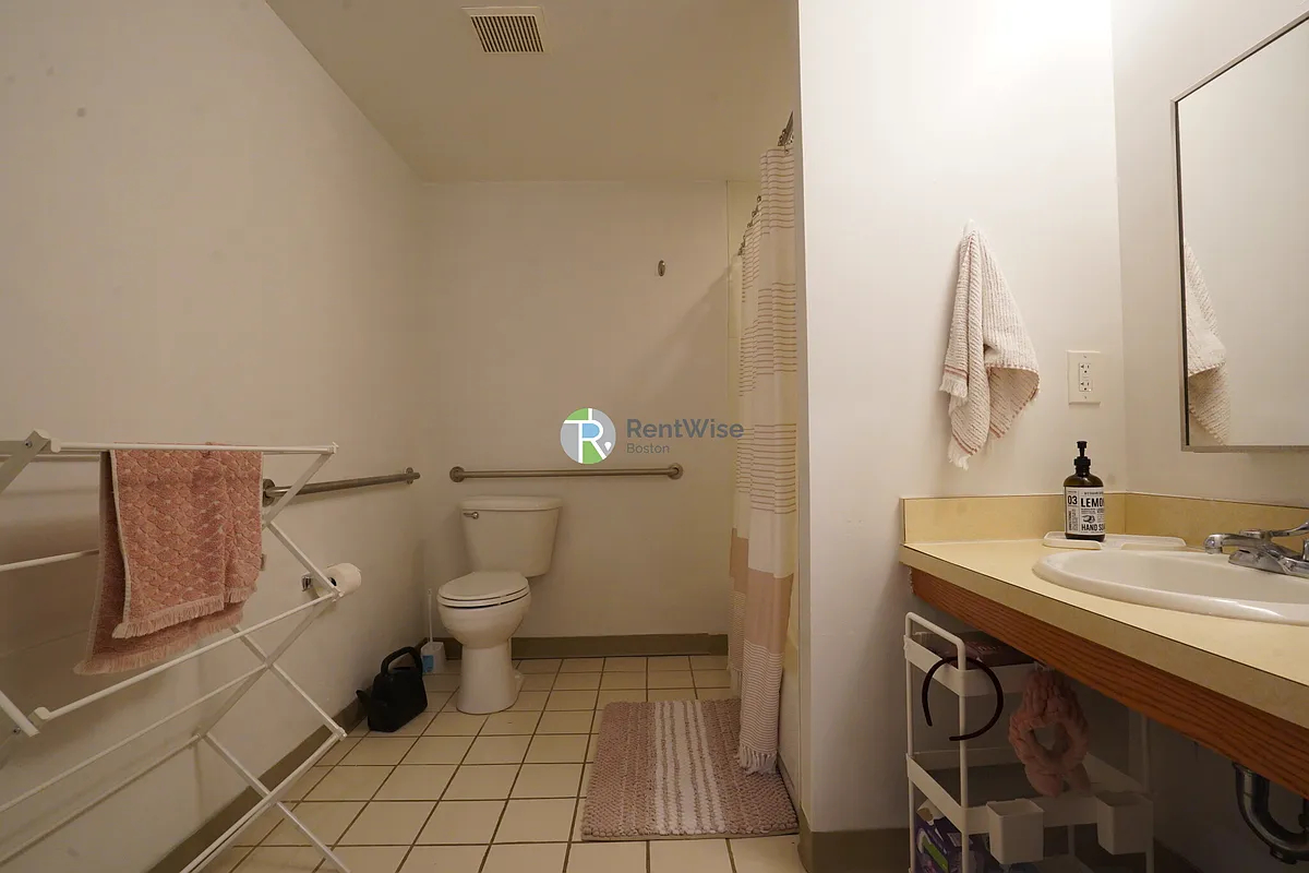 Building Photo - 550 Massachusetts Ave #2