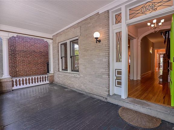 5th image of 1509 Groves Ave