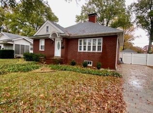 1215 W Main St, Mascoutah, IL