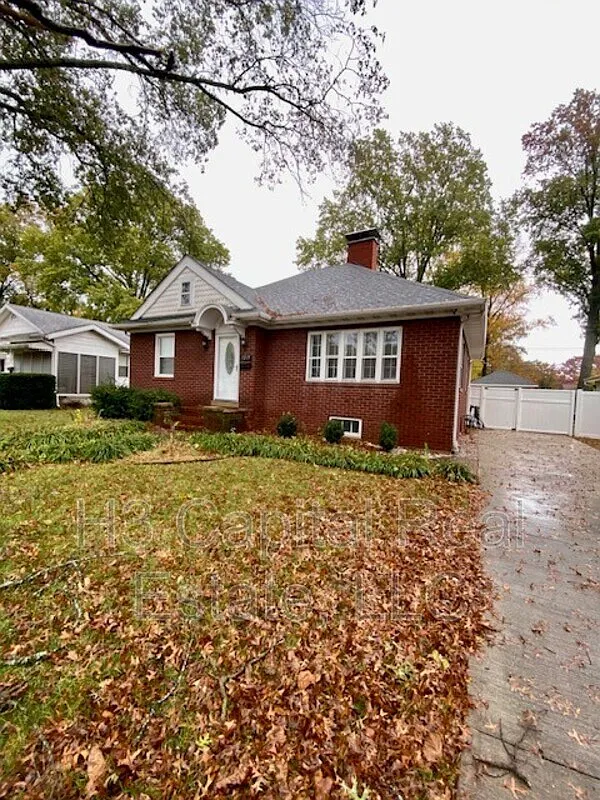 1215 W Main St photo 1