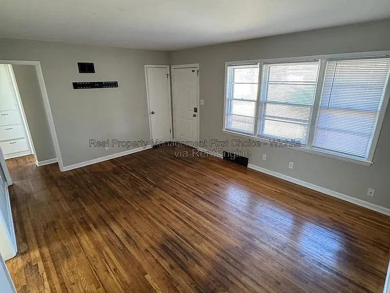 1636 S Mission Rd — Photo 3