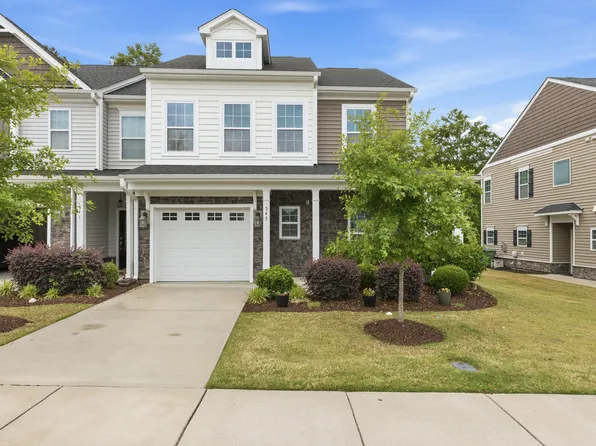 545 Barneswyck Dr, Fuquay Varina, NC 27526