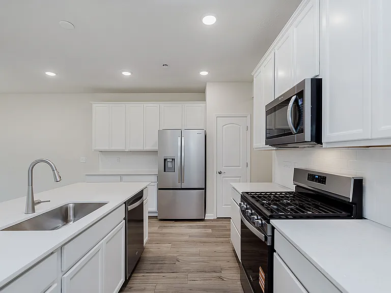 9701 Oleander Dr — Photo 2