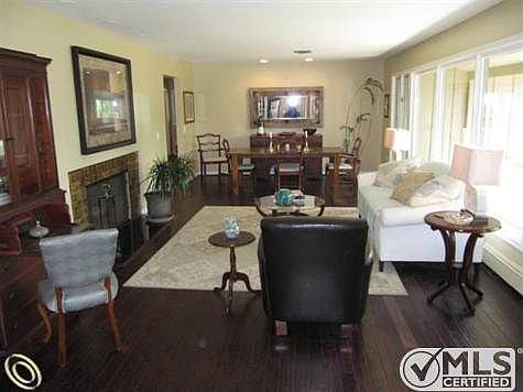 Living Room.jpg