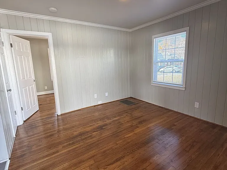1437 W 4th St — Photo 1