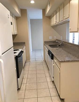 kitchen and breakfast area