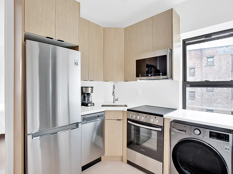170 1st Ave #7 — Photo 4