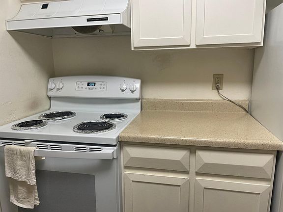 3rd image of 2925 Glenwood Dr