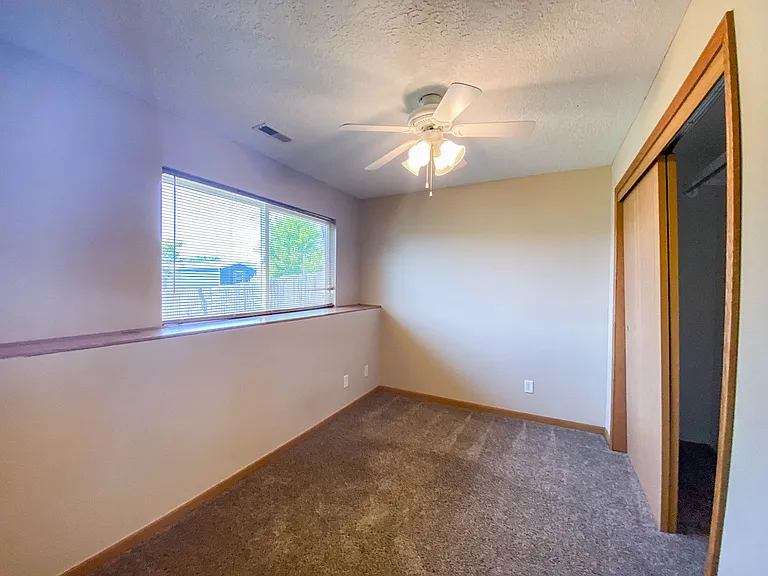 450 SE Westgate Dr — Photo 10