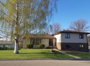 514 6th St SE, Rugby, ND 58368