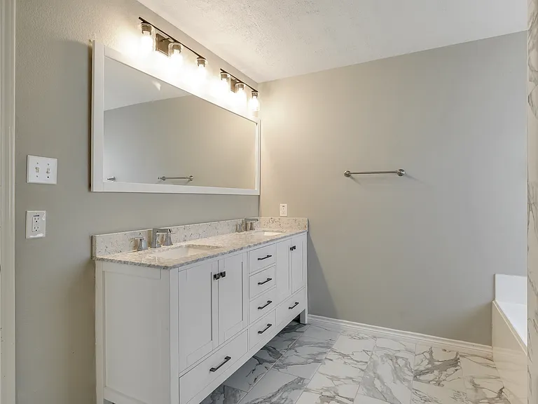 9905 Tyler Dr — Photo 7
