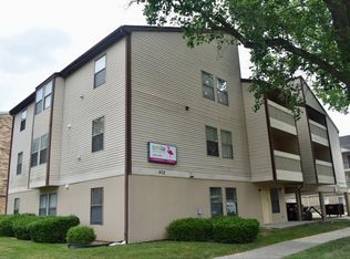 402 S 5th St #3B-3BA-964SQFT, Champaign, IL 61820