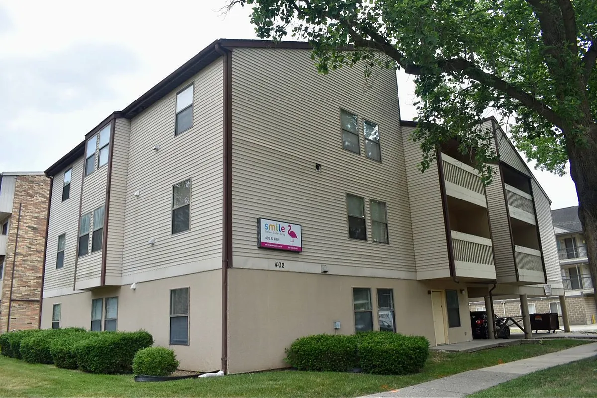 Building Photo - 402 S 5th St