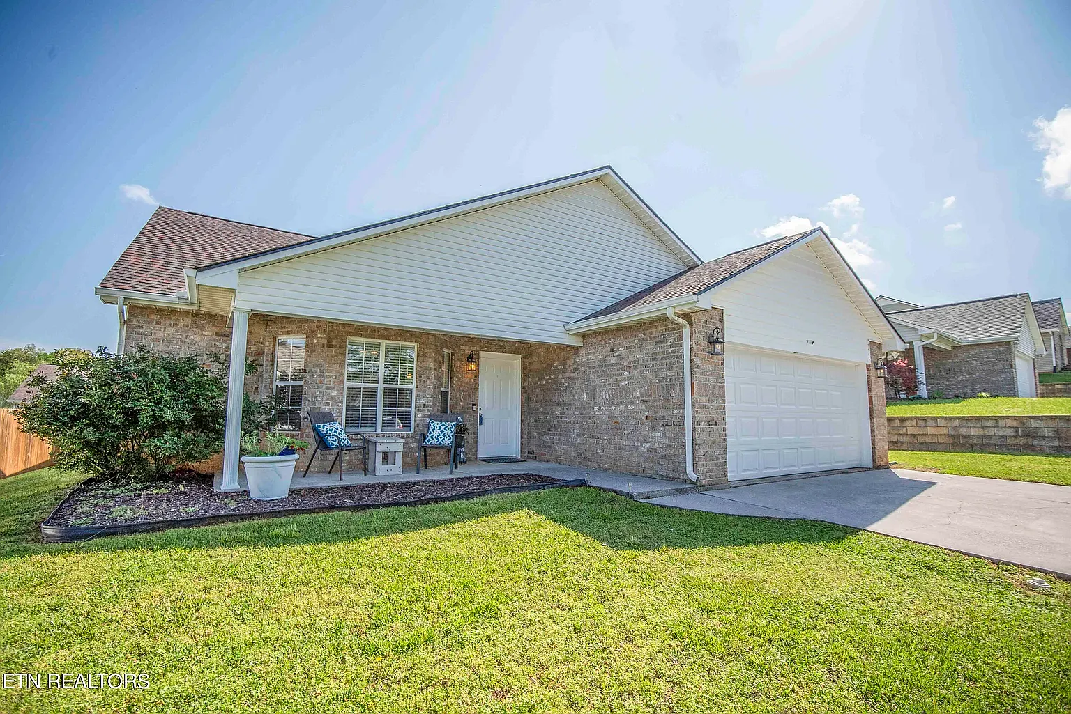 3 bed, $2,200 — Photo 1