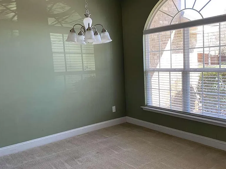 115 E Crest Way — Photo 7