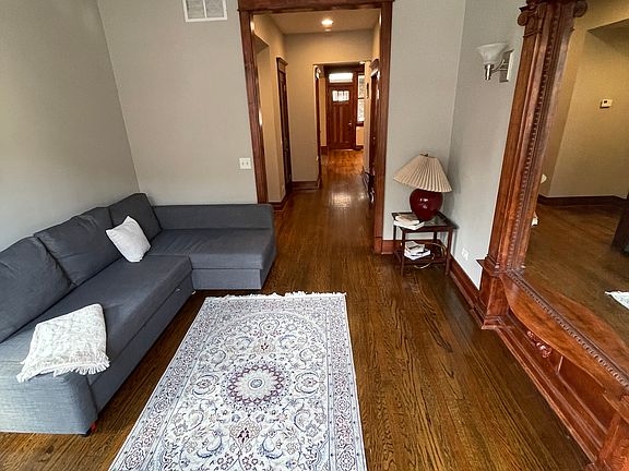 4th image of 1568 N Hoyne Ave #2S