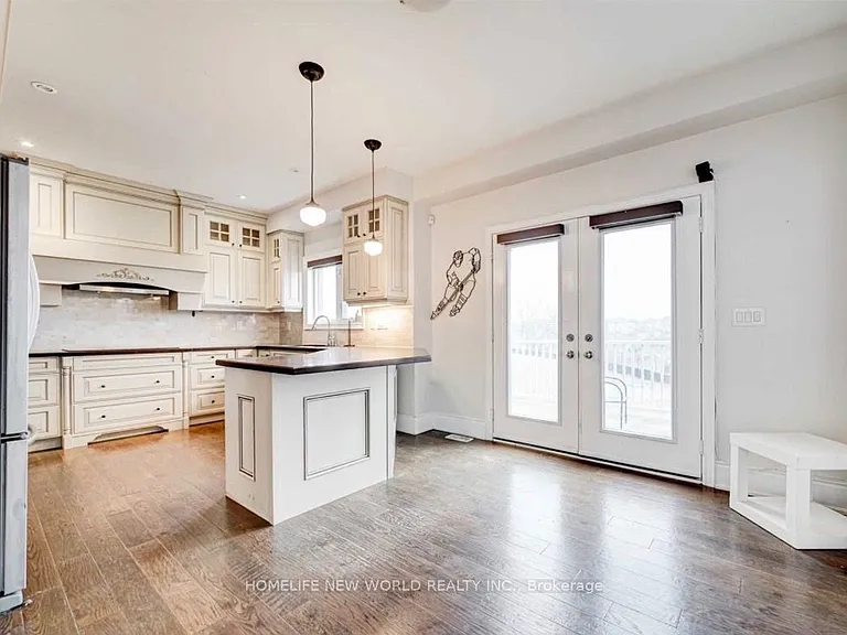 83 Kane Cres — Photo 5