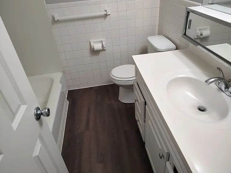 221 East Ave — Photo 6