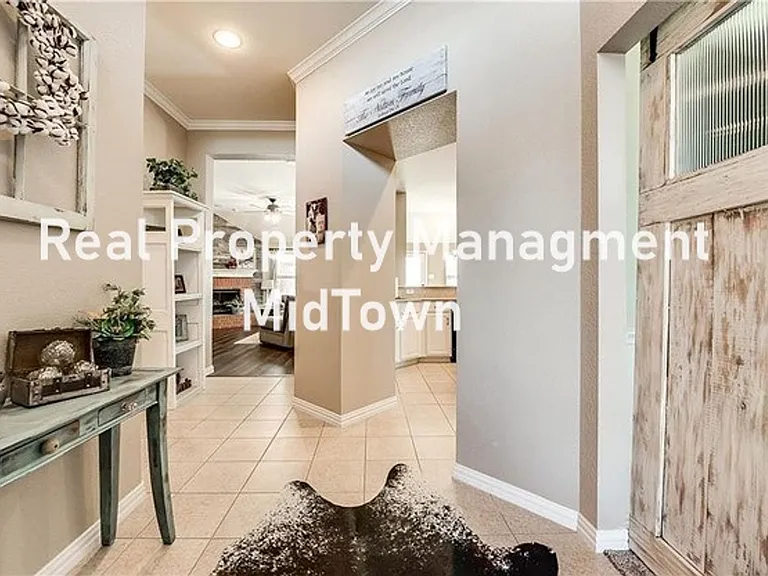 1105 Sunland Ct — Photo 4
