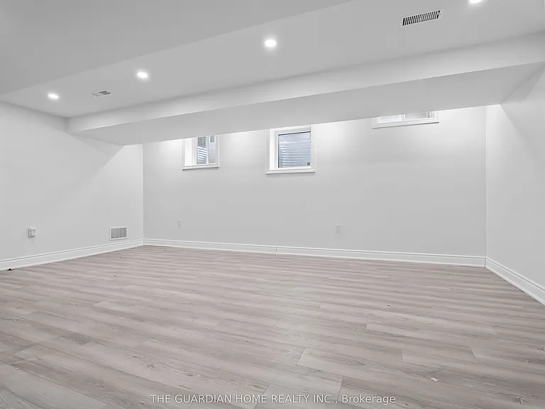 44 Williamson Dr W — Photo 12