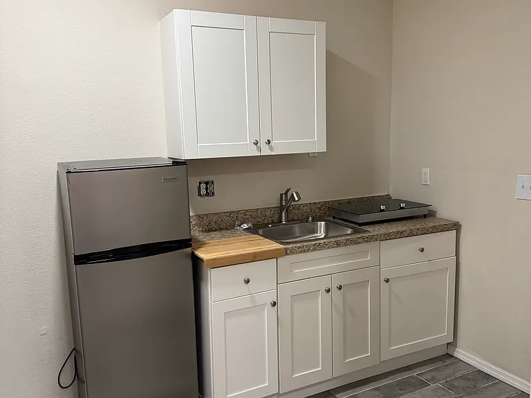 Meadowbreeze Dr — Photo 8