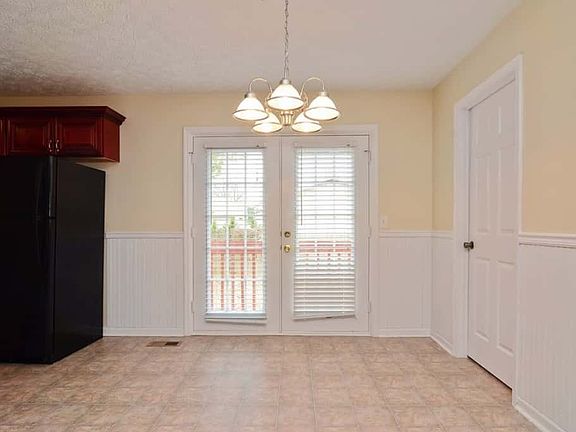 5th image of 4732 Woods Valley Dr
