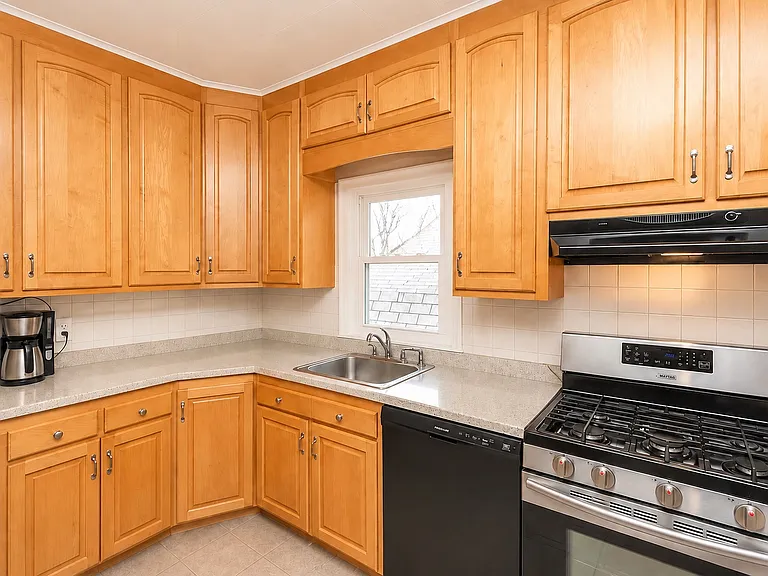 12 Crest Rd — Photo 5