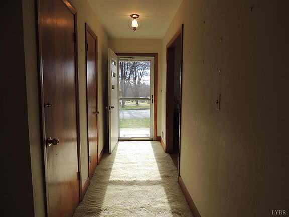 4th image of 2220 Woodcrest Dr
