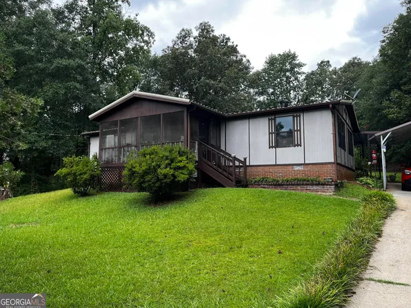 40 Collins Dr, West Point, GA 31833