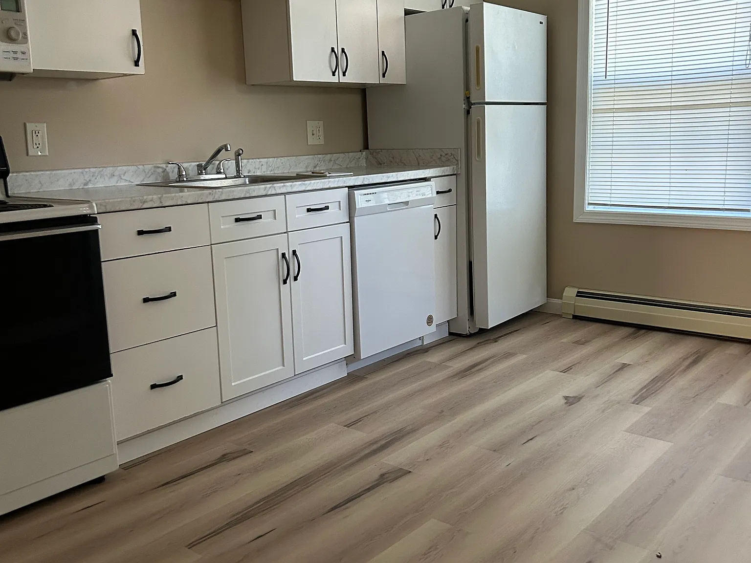 3 bed, 1.5 bath, 1500 sqft, $2,650 — Photo 3