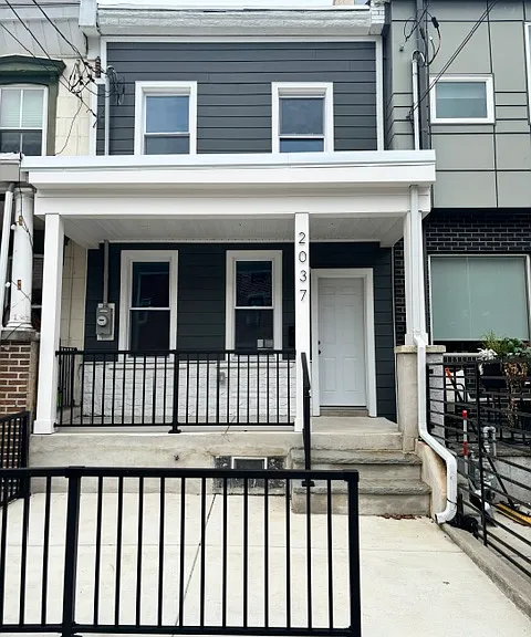 2037 E Cumberland St — Photo 1
