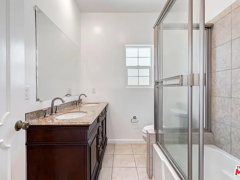 212 N Palm Dr — Photo 12