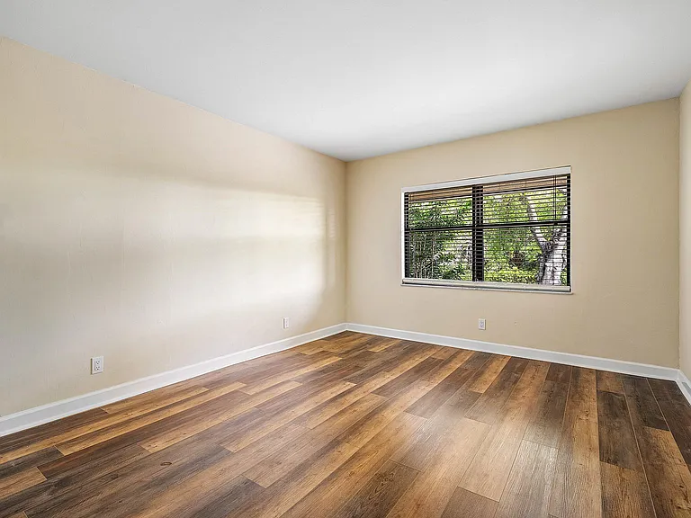 5664 Santiago Cir — Photo 42