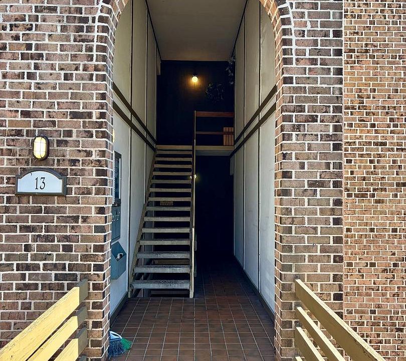 1st image of 13 Fairway Rd #13D