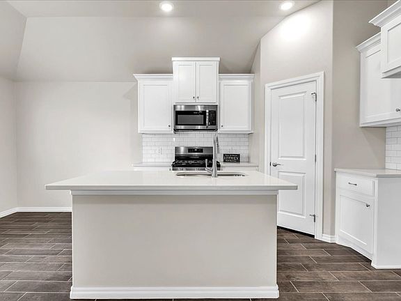 5th image of 3316 Mangrove Rd