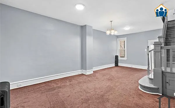 950 E Russell St — Photo 5