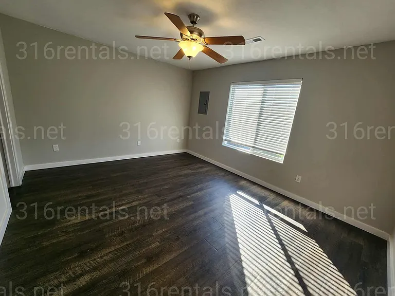 1813 E 69th Ct N — Photo 7