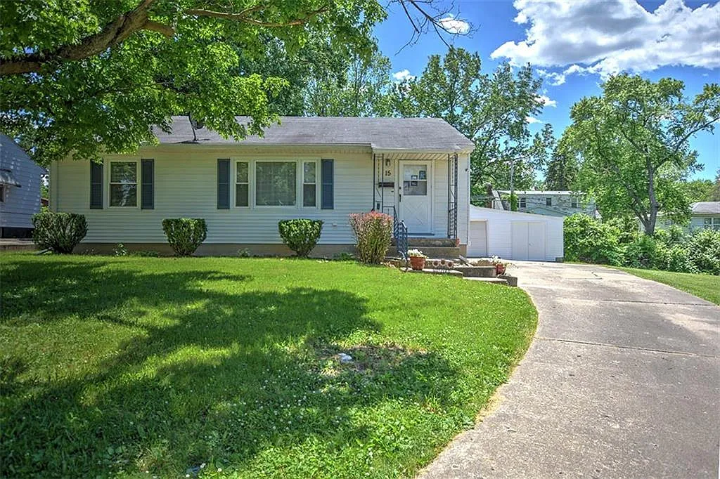 15 Maple Ct photo 1