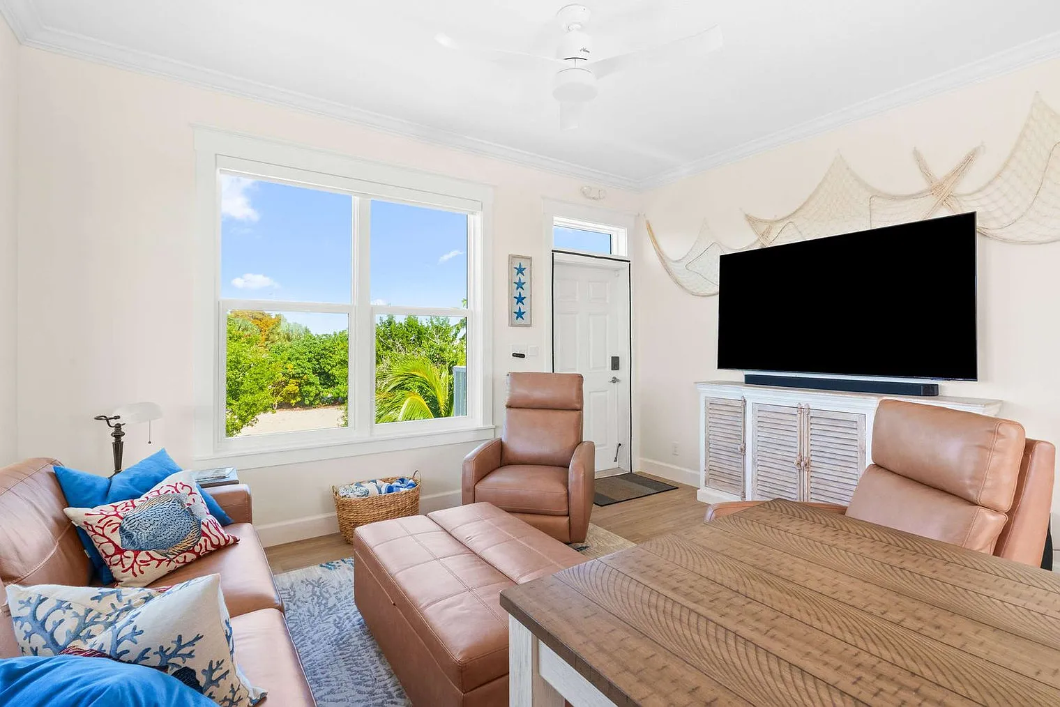 2 bed, 2.0 bath, 861 sqft, $4,664 — Photo 1