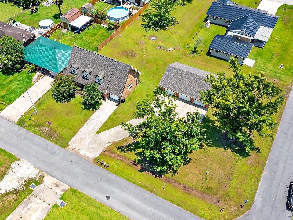 2nd image of 220 Guidry St
