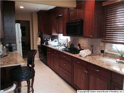 3rd image of 23 Stanley Cir
