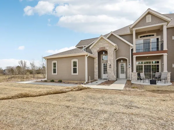 2844 Fox Lake CIRCLE #16 202, Waukesha, WI 53189