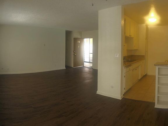 2nd image of 980 Menlo Ave #112