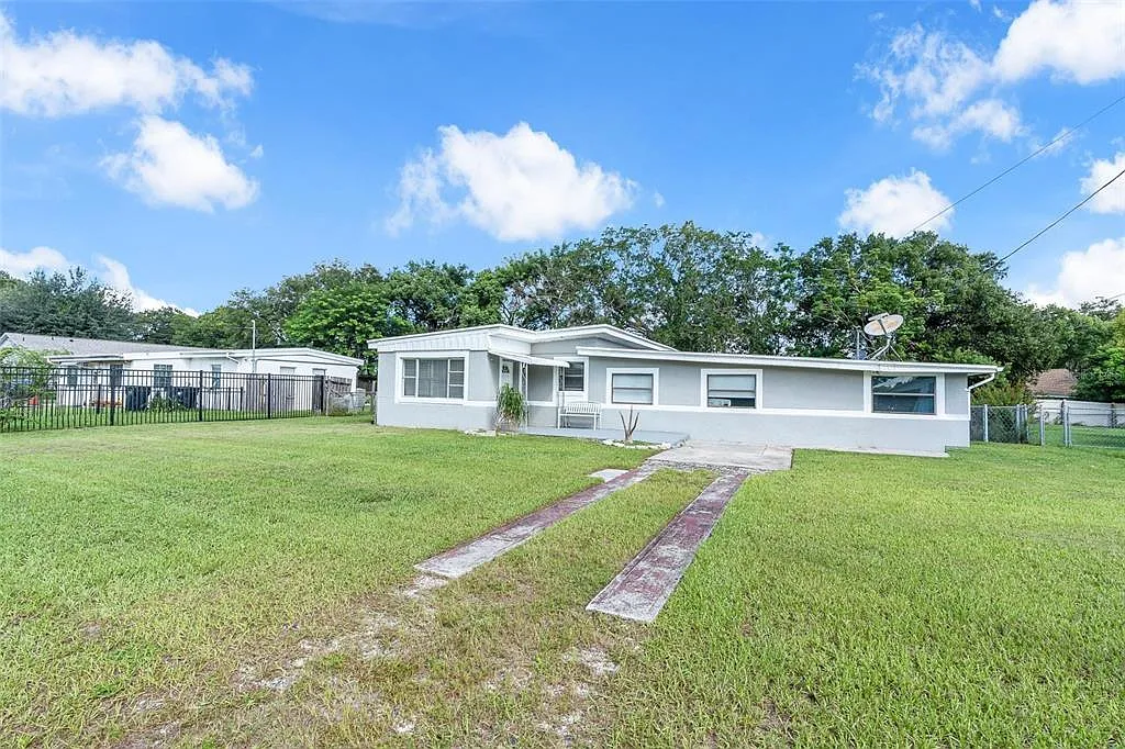 3 bed, 2.0 bath, 1313 sqft, $3,000 — Photo 2