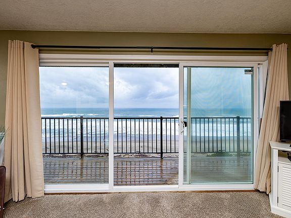 4th image of 4229 SW Beach Ave #23
