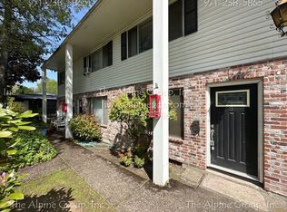 7720 SW Bel Aire Dr APT 3, Beaverton, OR 97008
