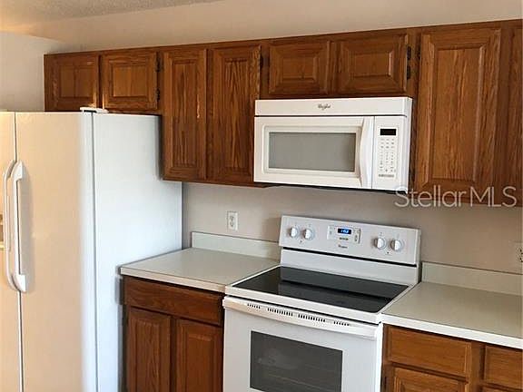 3rd image of 3012 E Beaumont Ln
