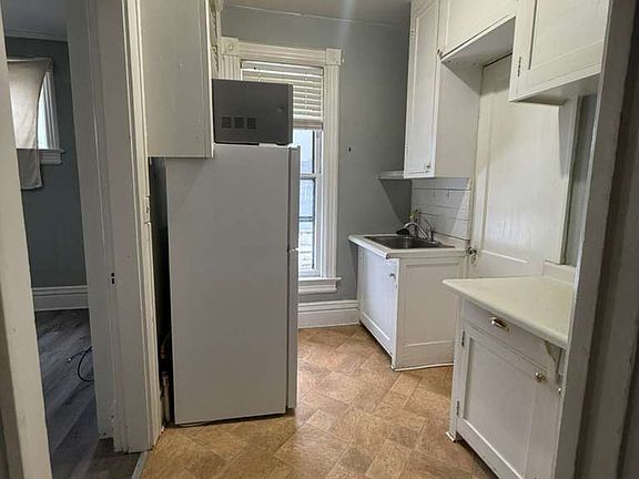 5th image of 805 S Cedar Ave #3