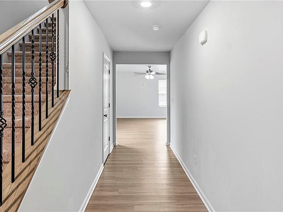3rd image of 410 Silver Oak Cir