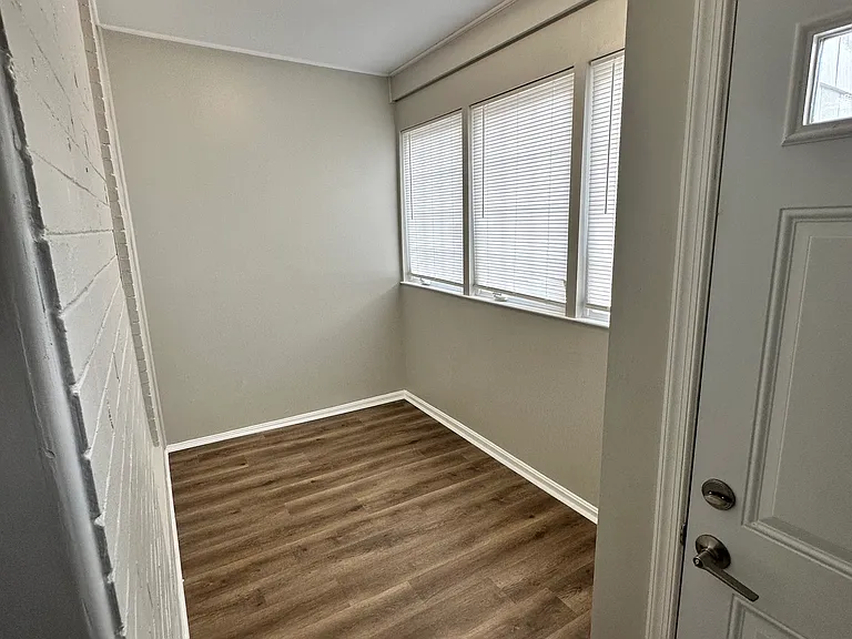 3004 Overland Ave — Photo 3